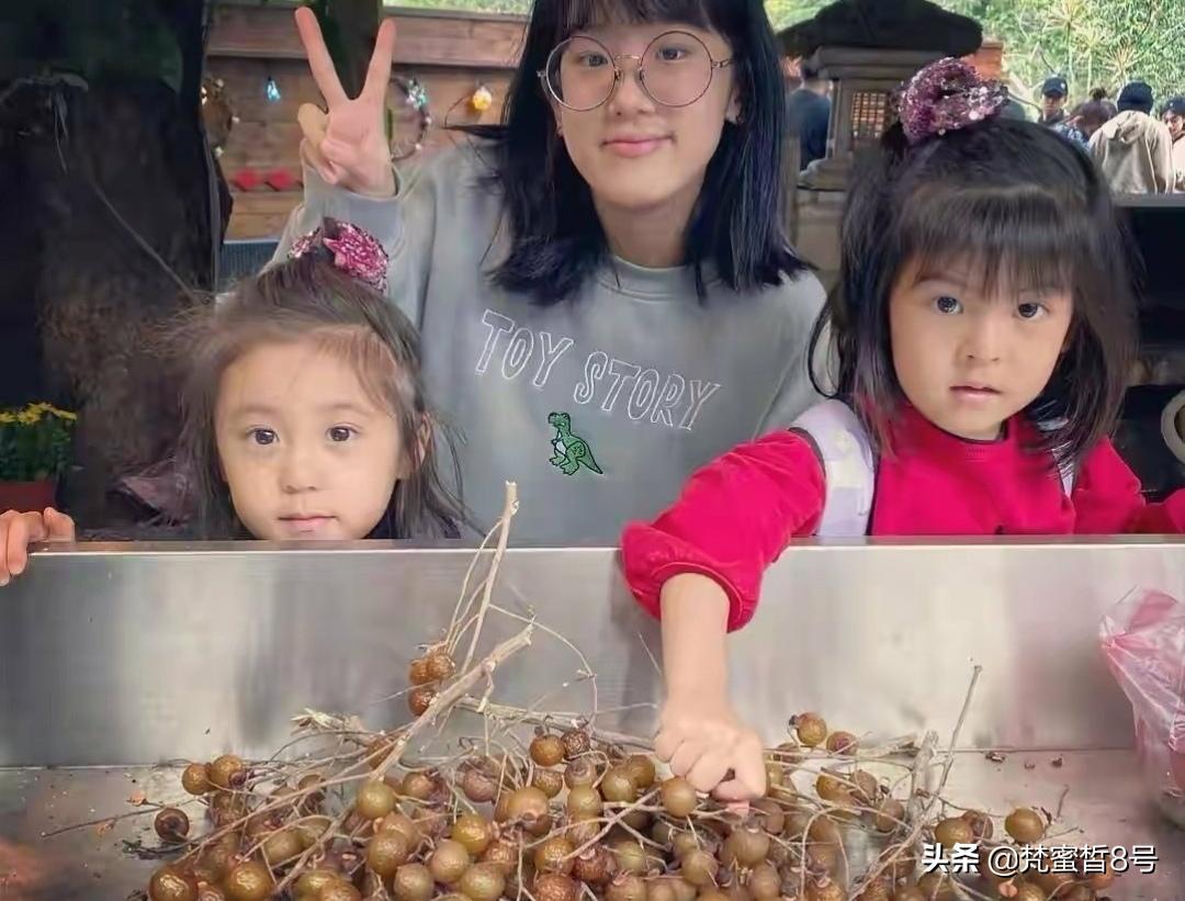 贾静雯不顾女儿反对临时剪短发