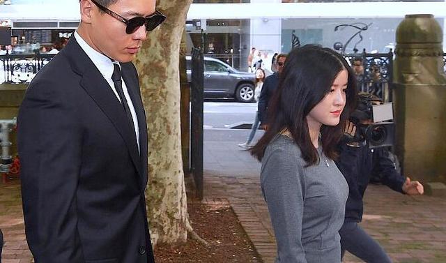 男子用女儿指纹探视前妻住宅，意外发现温馨日常的秘密