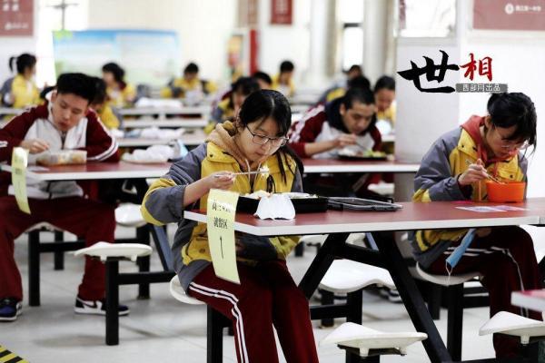 关于学校食堂就餐规定，带饭学生能否进食堂？教育局的回应来了