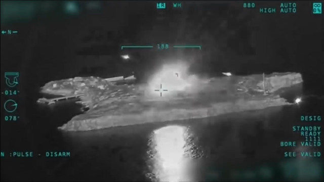 俄空军投弹炸毁乌克兰武器集中地事件，国际政治与军事冲突的交织分析