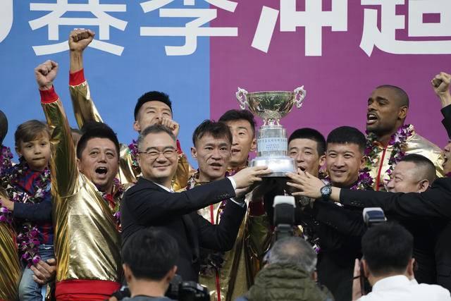 申花主场迎战深圳，盛宴一票难求，小巷独特味道见证激烈对决