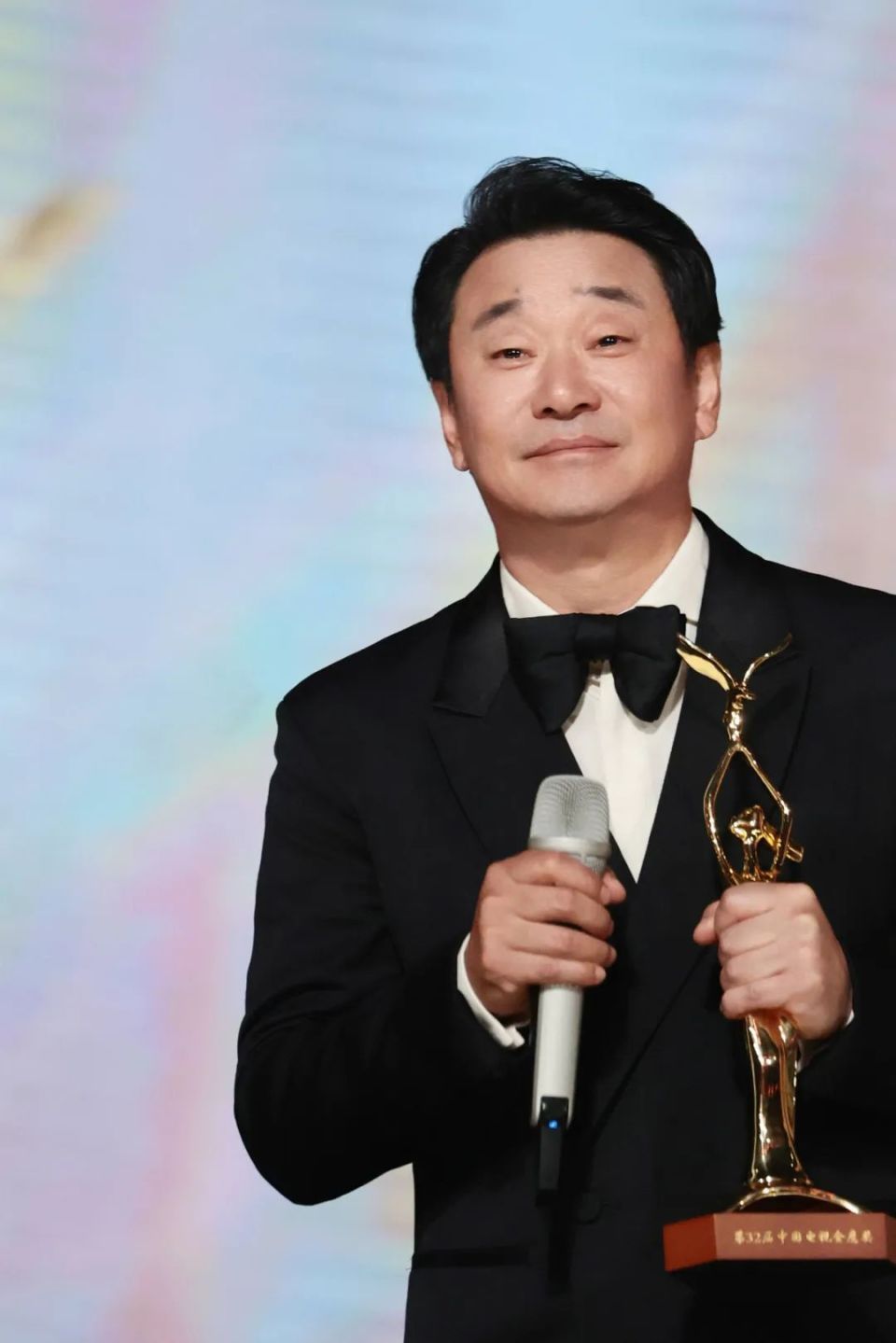 王景春荣获金鹰奖最佳男配角，演技的肯定与未来展望