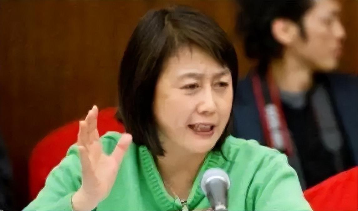 老人跟团游遭遇消费陷阱，海景房背后的忽悠与消费警示