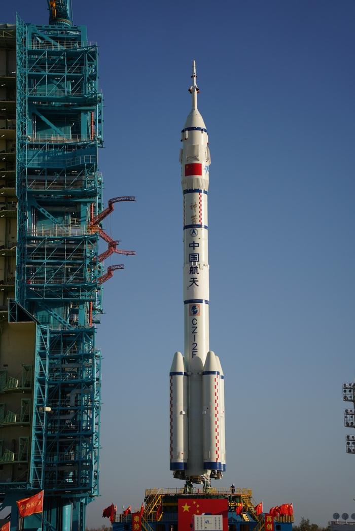 神十九船箭组合体准备就绪，太空新纪元即将开启，择日发射，科技魅力一览无余