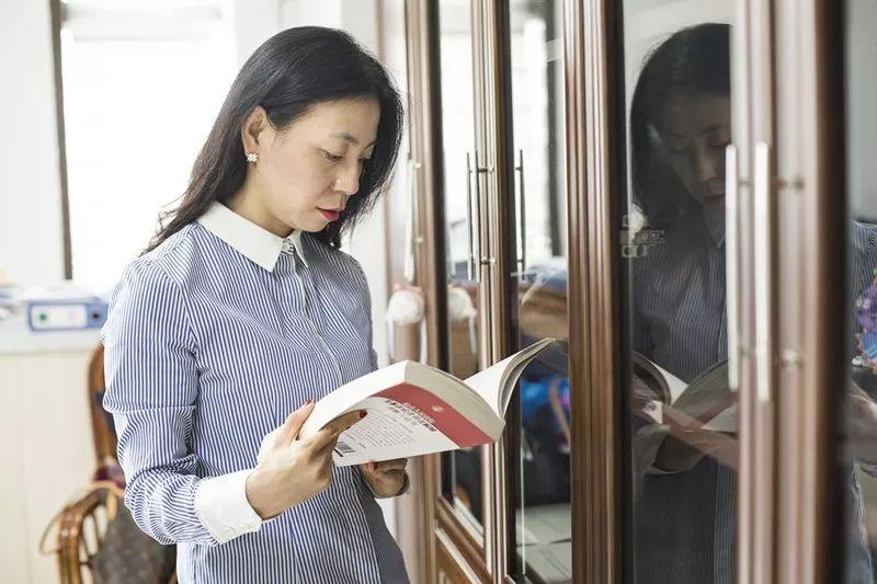 神十九船箭组合体垂直转运，科技与勇气的壮丽交汇