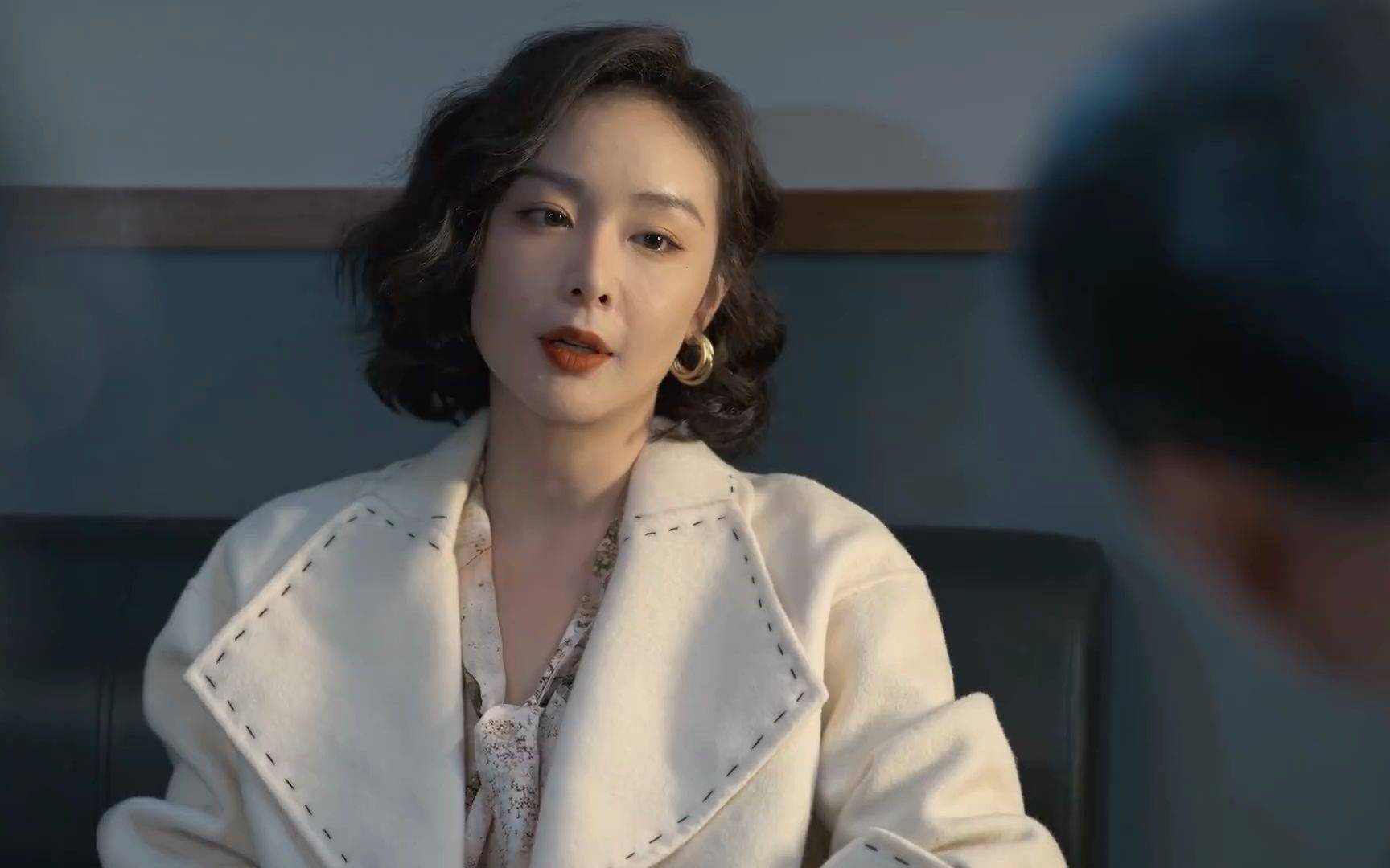 高叶荣获金鹰奖最佳女配角，星光熠熠，全场瞩目！