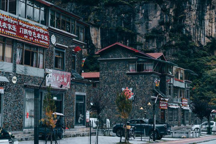 探索百度云最新版的隐藏宝藏与小巷特色小店的无限魅力