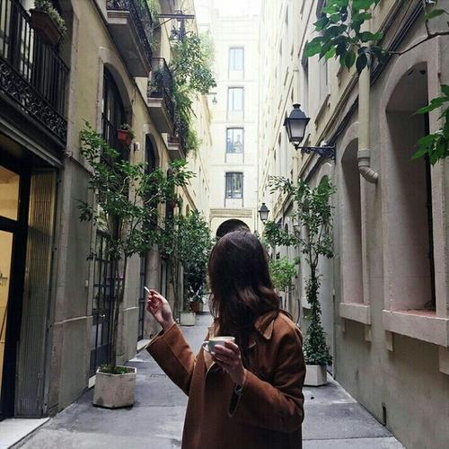 探索小巷深处的时尚秘境，2016最新女生头像灵感集萃