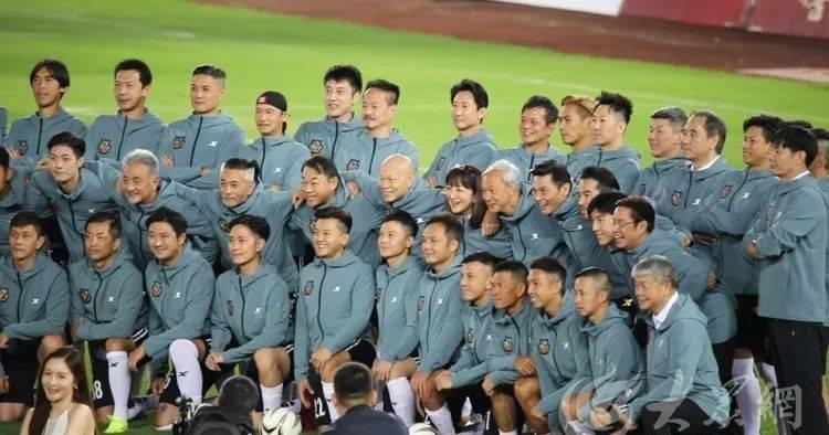 2024香港内部正版大全,实地分析数据应用_黄金版130.299-8