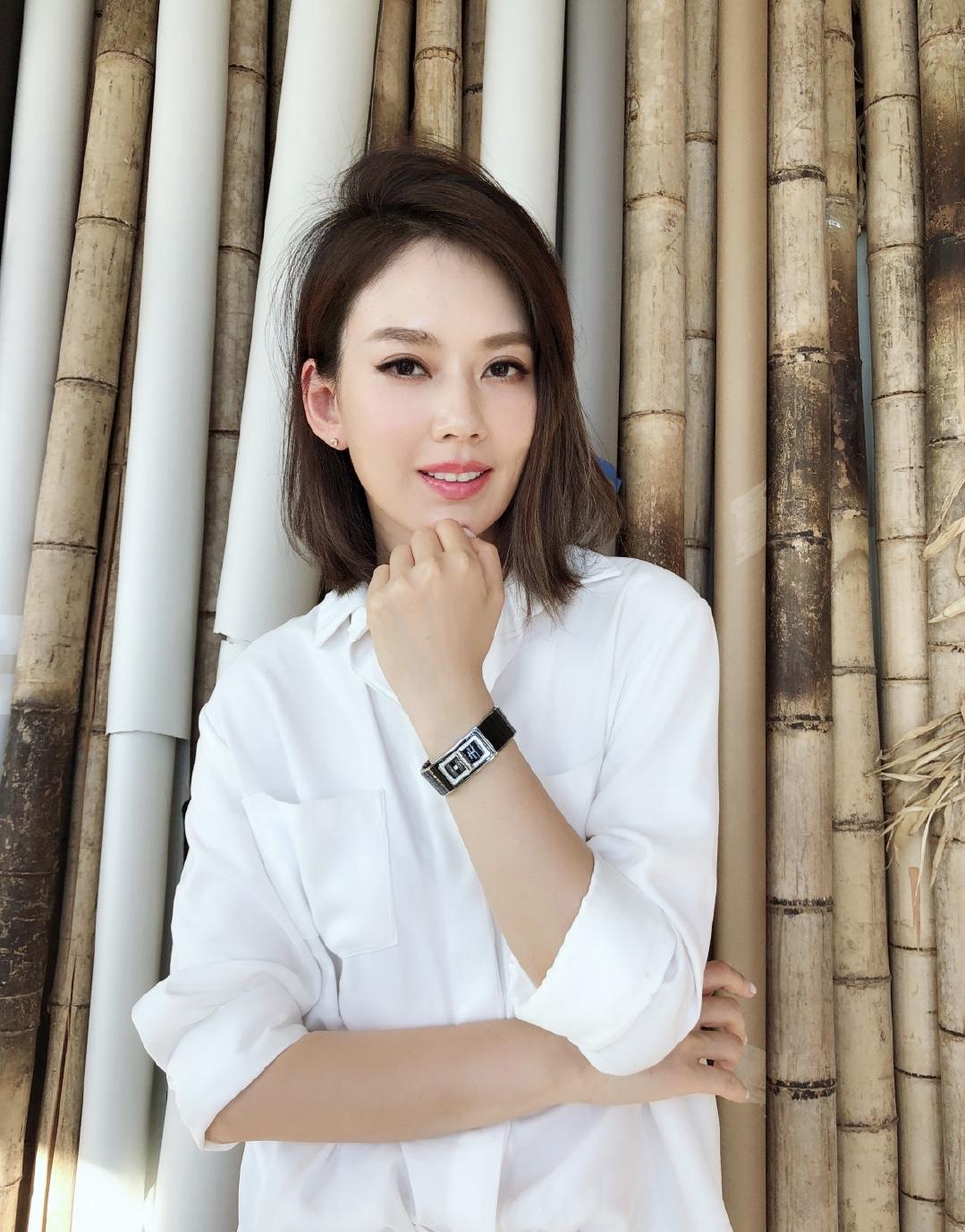 最新短发，友情与时尚的温馨篇章