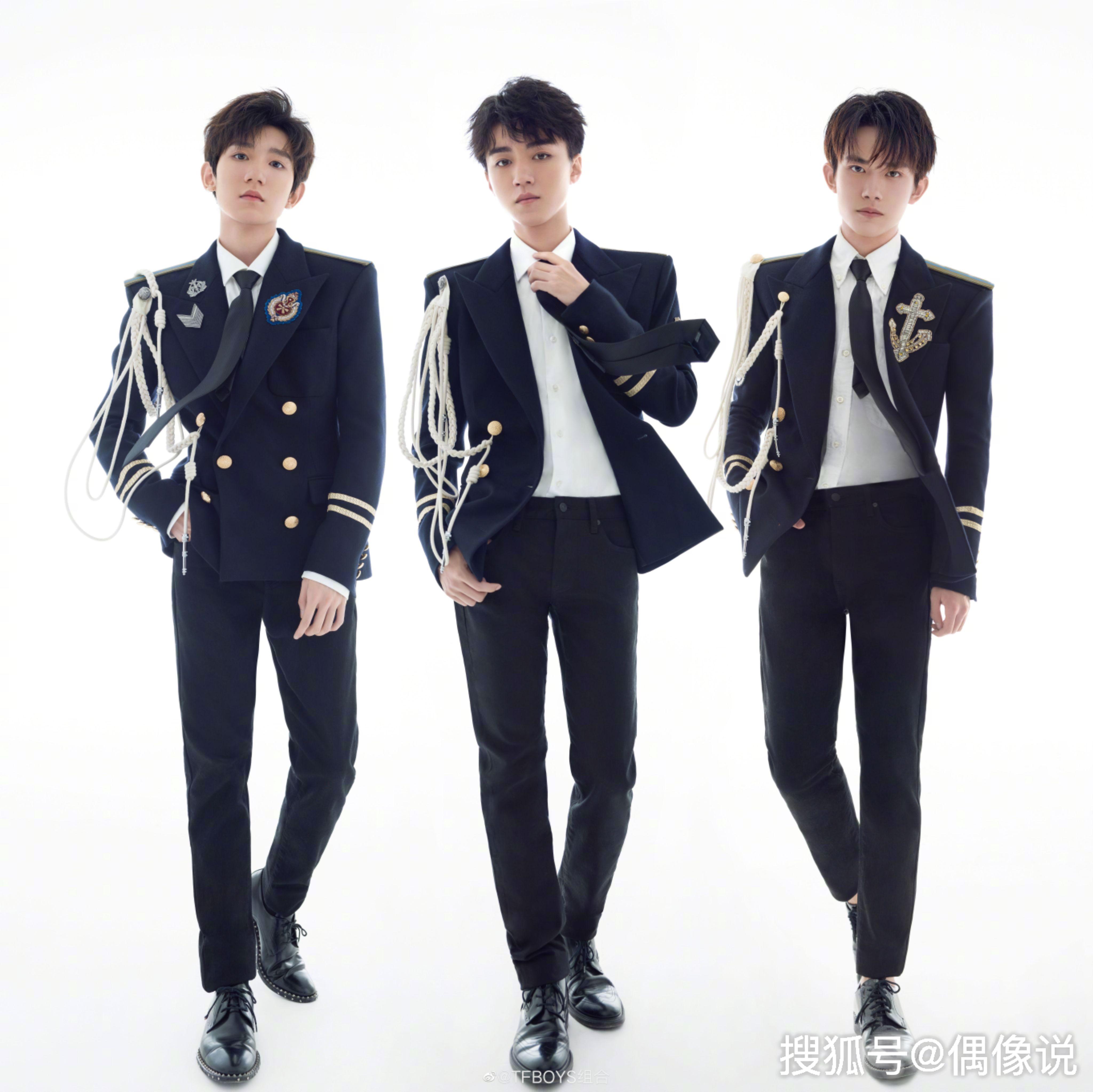 TFBoys四周年写真回顾与展望，成长与璀璨的瞬间