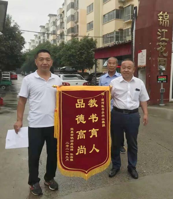 漯河医专贴吧最新消息，小巷深处的特色小店揭秘！